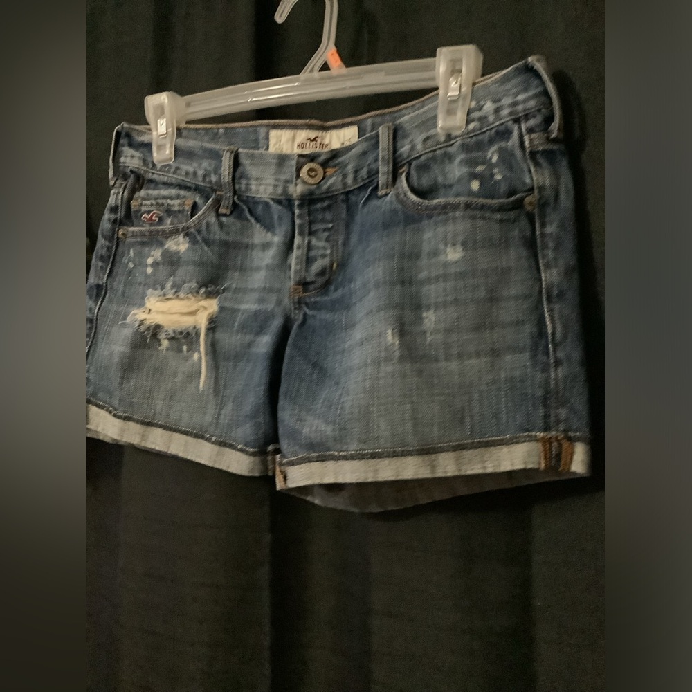 Hollister Dark Wash Rolled Hem distressed shorts SZ 1 / 25